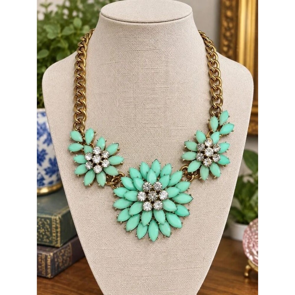 Vintage costume jade/gold necklace - j-0018